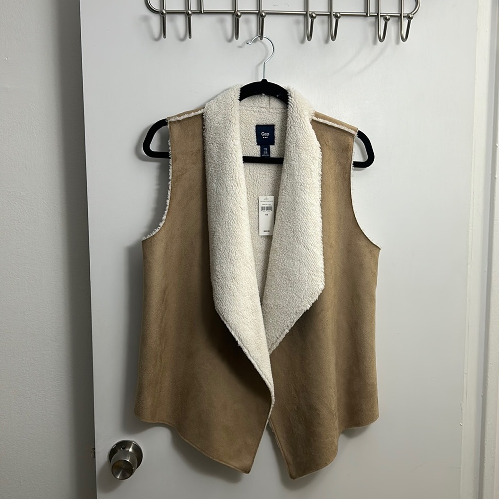 Gap Sherpa Vest, never worn, tags still on